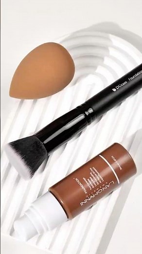 Brush vs sponge for foundation application ⚖️Which one wins? 👀✨