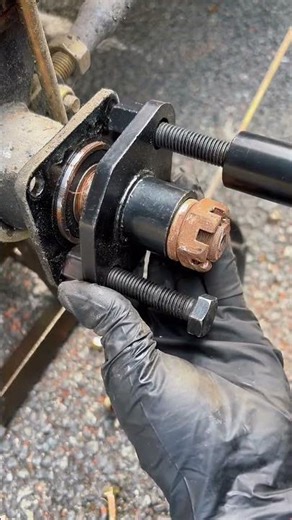 Axle shaft removal tool