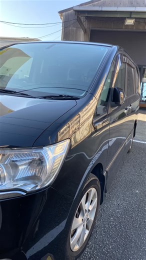 【閑話・車修理備忘録】 家具に関係ございませし、 長い話なので スキップしてくださいませ🙇‍♂️ (プロローグ) ある日3車線ある大阪中央環状線という道の追越車線を走っていると エンジンが急にコトコトと変な振動をはじめ、 『あ、やばい』と感じたので左車線へ急遽移動してコンビニ駐車場へ エンジンをかけたり消したりして 様子見 エンジンは止まらなくても、かなりやばい状況 回転数を上げると、恐ろしくガタガタする グーグルマップでディーラー店舗を確認すると営業している様子 距離2キロ、行ってみるか 走ってみると時速30kmあたりからものすごい振動がエンジンからするので、 時速20kmまででしか走れない これはものすごく怖い😱 ハザード点けながらディーラー店舗到着 閉まってる😱 ガッデム！ 仕方なくその近くのオートバ⚪︎クスに移動 修理相談すると、パーツ交換取り寄せとかなるから、一旦帰ってくださいと言われる😱 微妙な表情が溢れ出つつも平静を装い 『20kmしかだせんのに帰ってまた来なあかんのか』と心の中で言いながら、一旦引き下がる ガッデム！ とりあえず車の移動は必須なので、 店までの3