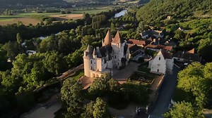 Joséphine Baker, la résistante, racontée par Angélique de Saint-Exupéry, propriétaire du château des Milandes. Avant la cérémonie au Panthéon du 30 novembre, retrouvez dans Le Mag, avec "Sud Ouest" d'aujourd'hui, notre long format. A lire et relire aussi ici https://www.sudouest.fr/premium/formats-longs/josephine-baker-la-resistante-7056396.php | Sudouest.fr Dordogne
