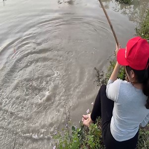 28K views · 747 reactions | Most Insane Fishing With Terrifying Monster Bobbit Worm! | Survival with Emma | Facebook