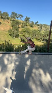Groovin in the grooviest front yard with my new hat🌟🌠💫 thank you @retro.revival.shop 🌌🕺 . . #rollerskating #skate #skatepark #quadskates | Jammalynn Flower