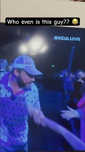 High-fiving Adam Sandler ‪@Nickelodeon‬ Kids Choice Awards 🙌 🧡 #fyp #adamsandler #nickelodeon