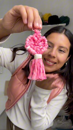 34K views · 696 reactions | Llavero corazón de macramé 淋 #macrame | Carey macrame | Facebook