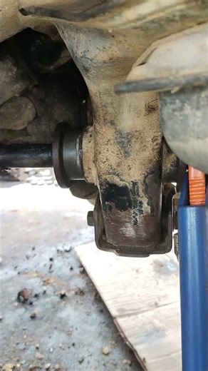 replace lower arm bush isuzu trooper part1 #yawzautoservice