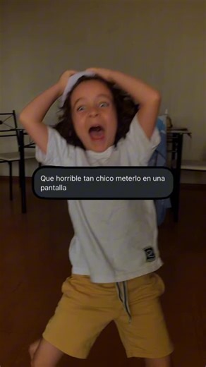 Santiago Daniel on Instagram: "Criar no es prohibir, es acompañar. La tecnología no define a un niño, lo hace la presencia, los límites y el amor con el que crece.❤️"