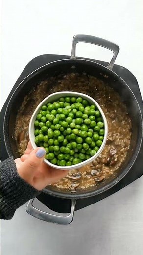 Easy Creamy Vegan Mushroom Risotto!