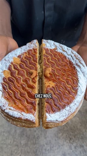 HAPPY COOK 🍣 on Instagram: "TOP 3 GALETTES PLUS HYPE DE PARIS Après avoir testé pas mal de galettes un peu partout dans Paris, on s’est dit qu’il fallait faire un tri. Du coup, on a sélectionné notre top 3 des galettes les plus originales, celles qui sortent vraiment du lot sans être hors de prix. Recettes créatives, bonnes portions et vrai plaisir dans l’assiette : pour nous, c’est clairement le meilleur rapport qualité-prix. Si tu cherches des galettes qui changent de l’ordinaire, tu peux y a