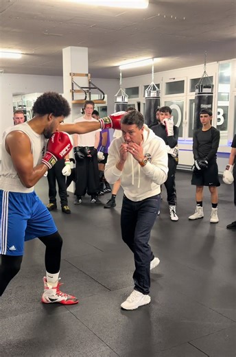 CLASSIC BOXING LUZERN 🇨🇭🇭🇺 . Das schönste Boxing Gym der Schweiz mit einem professionellen Trainer. Lass dich überzeugen und komm vorbei für ein unverbindliches Probetraining. #boxing #training #luzern #boxinggym #drill