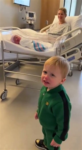 Toddler Meets Newborn… Immediate Panic Mode Activated 😳😂🍼#ToddlerMeltdown #FirstTimeSibling #Funny