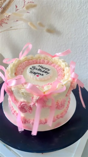 Simple whipped cream cake #cake #howtomakecakecreamathome #cakedecorating