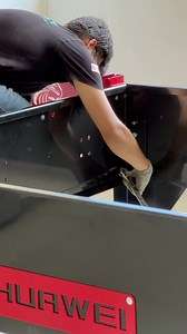 🔍 ¿Te preguntas cómo funciona una cortadora CNC de plasma? 🤔 ¿Qué materiales puede cortar? 🛠️ ¡Te lo contamos! Funcionamiento: Las cortadoras CNC de plasma utilizan un chorro de plasma altamente concentrado para cortar materiales como acero, aluminio y acero inoxidable con una precisión asombrosa. Controladas por ordenador, estas máquinas siguen un diseño digital para realizar cortes limpios y precisos en el material seleccionado, ofreciendo una solución eficiente y versátil para una amplia g