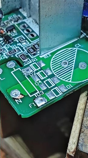 tin cleaner from antenna cable #pcb #component #tecnician #reworkstation