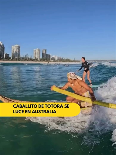 Surfista peruano y su caballito de totora en Australia