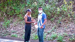 En Tepecoyo están preparados para espantar la pandemia y todos los que entran al pueblo son fumigados previniendo el coronavirus. | Código 21