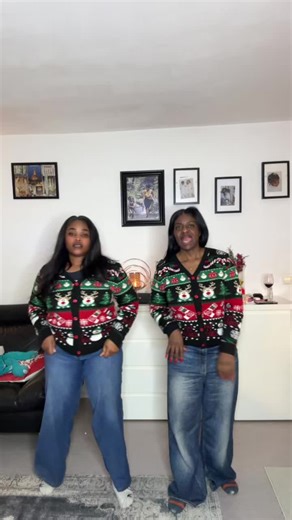 Me learning the dancing steps.#challenge2025 #merrychrismas2025🎄🎄🎉🎉🎊 #holidaysseason #funtime #fypシ゚