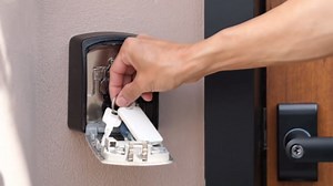 Rudy Run Key Lock Box for Outside – Small Outdoor Lockbox for Keys with Code, 4-Digit Combination Hidden Safe to Hide a Key Outside, Portable Safe Key Storage, 5.78 in, 1 Pack