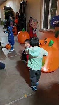 万圣节开场啦🎃 和好朋友牵手去学校要糖🍬 | 校园vlog | Halloween School Event 2025