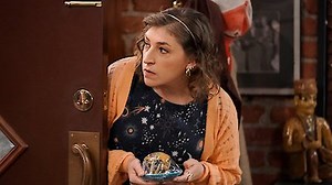 Watch Call Me Kat Season 2 Episode 2 - Call Me By My Middle Name