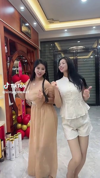 姐妹们的搞笑日常舞蹈瞬间