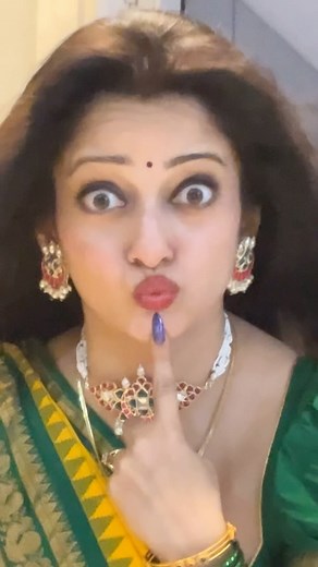 💋Pappi De Adhi 🙈🫶🏻 | Manasi Naik