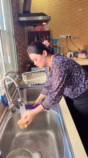 Kelaie dah meresi ke sinki reti ia “ close kitchen “ HAHA 🥰👏🏻 #reelsviralシfb #dailyminivlog #bekerjavssurirumah #mummydiaries #pemulakontenkreator | Mcquinn Aurora
