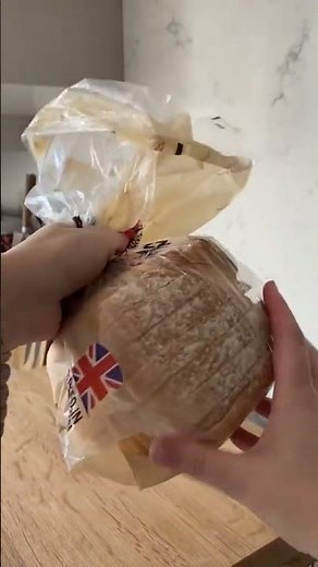 The RIGHT Way To Store Your Bread To Keep It Fresh 🍞 | HACK