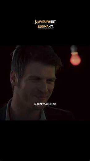 Kuzey Güney on Instagram: "Justin Bieber, 1 Mart 1994’te Kanada’da doğdu. Anne ve babası ayrıldı, annesi tarafından büyütüldü. Küçük yaşta müziğe ilgi duydu, gitar ve davul çalmayı öğrendi. 12 yaşında bir yetenek yarışmasına katıldı. Annesi onun şarkı videolarını YouTube’a yükleyince menajer Scooter Braun keşfetti. Daha sonra Usher’ın desteğiyle profesyonel müzik kariyerine başladı. 2009’da ilk şarkısı “One Time” çıktı, ardından 2010’da “Baby” ile dünya çapında tanındı. Genç yaşta büyük bir hay