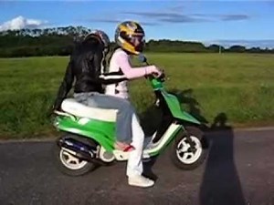 2GIRL KICKSTART SCOOTER ON SIT
