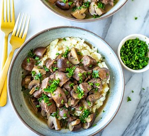 27K views · 22 reactions | These Instant Pot Beef Tips are super tender & smothered in rich, flavorful gravy. Serve over mashed potatoes for a complete meal. • 402 calories/10 freestyle points per serving • PRINT RECIPE>>>https://eatinginstantly.com/instant-pot-beef-tips/ | Eating Instantly - Healthy Instant Pot Recipes | Facebook