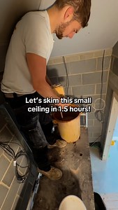 Let’s skim this plant room ceiling fast and quick using quick time plaster accelerator and versions techniques and me to odd to speed it up even more! 💨 #skimming #Plastering #quickset | RapidSkim