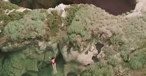 Clip về vẻ đẹp đáng kinh ngạc của hố bơi tự nhiên bên thác nước ở Huasteca Potosina (Mexico) thu về triệu view, tín đồ du lịch lại có thêm một điểm đến mới để note vào wishlist của mình