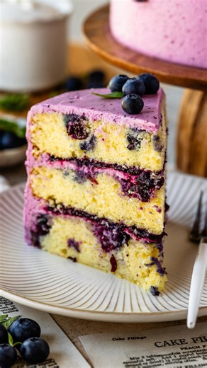 Blueberry cake 🫐 layers of blueberry cake filled with blueberry jam, topped with cream cheese frosting 💙 Making a raspberry one this week ❤️ Comment “cake” I’ll send you the recipe #cake #cakedecoration | Pies and Tacos