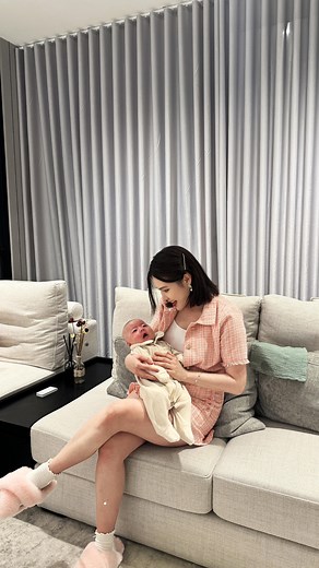 JE Pong 庞琂予 on Instagram: "Warning!⚠️ Cuteness overload ☺️ Every time when it’s burping time, @galax_sim will try to squeeezeee the air out himself that’s why there’s the cute sound he’s making..😂😂😂#Newborn #Baby #WinjeiFamily"