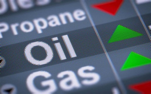 ConocoPhillips vs. EOG: 1 of These Energy Stocks Is Cheaper and Pays You More. Which One?