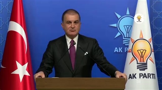 Şu da yapılıyor gece gündüz: AK Parti hedef alınırken siyasi olarak eleştirilebilir, hiçbir problem yok. Siyaset yapıyoruz, gayet normal. Fakat her AK Parti’nin hedef alınmasının arkasına bir CHP güzellemesi yapılması da dikkat çekiyor. Birileri CHP'yi güzellemek istiyorsa güzelleyebilir ama bunu bizim üzerimizden yapmasınlar. Yani bizi hedef alarak yapmaları yanlış. Onu açık bir şekilde kendileri nasıl istiyorlarsa o şekilde yapabilirler. Yani biz bu tartışmaları komisyonun kurulması sırasında 