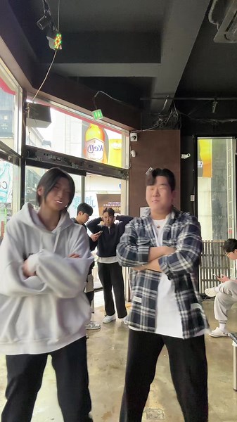 Casual Fashion Showdown: Hoodie vs. Plaid Shirt Style