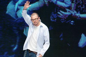 "McQueen", le documentaire sur l'enfant terrible de la mode présenté à Tribeca | Les Inrocks