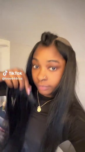 just like that #fyp#love444riss#quickweave#middlepart#bussdown#straighthair#blackgirlhairstyles#hairinfluencer#hairstyles#watchmedomyhair
