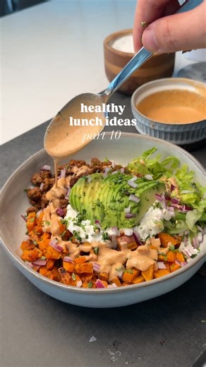 Arash Hashemi on Instagram: "✅ HEALTHY LUNCH IDEA, PART 10 510 cals, 41g protein, 19 net carbs I’ve lost 140+lbs and this is one of my favorite healthy meal prep options. It’s keeps you full with the slow digesting carbs, protein, health fats, and fiber. Plus, the creamy sriracha sauce is SO good you’ll want it all over everything. If you are watching your carbs, sub in spaghetti squash, eggplant, or even zucchini! Here is how I made it (makes 4 servings) 1.Finely dice 1 medium sweet potato. You