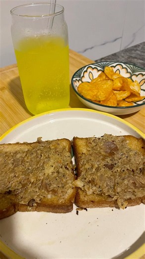 Dinner under 30 mins | caramalised onion bread