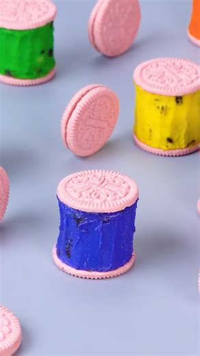 Satisfying rainbow Oreo hacks