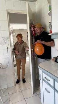 JE PRANK MA MÈRE EN LUI FAISANT CROIRE QUE LA PORTE GRINCE 😂 #humour #prank #funny