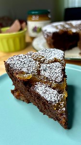 Vi è avanzato del cioccolato delle uova di Pasqua? Provate questa TORTA TRAPUNTA al CIOCCOLATO e CONFETTURA di FICHI @olio_polla_official ✨ INGREDIENTI (stampo 20 cm): 3 uova 90 g zucchero 80 g farina di riso 150 g cioccolato fondente 90 g burro 12 g lievito Un pizzico di sale Confettura di fichi @olio_polla_official PROCEDIMENTO: Sciogliamo a bagnomaria il cioccolato insieme al burro. Nel frattempo montiamo le uova con lo zucchero. Quando risulteranno belle spumose uniamo il cioccolato intiepid