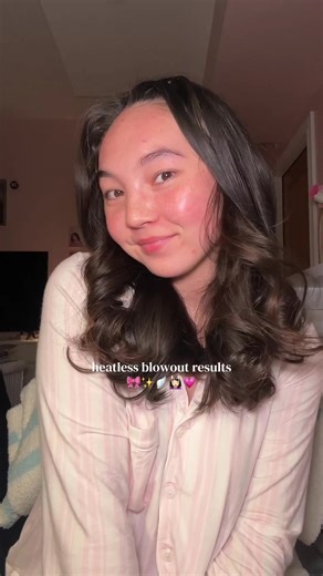 Used a different method this time with these rods to maintain my blowout🤭 what do you think of today’s results? #heatlesshair #blowout #heatlessblowout #morningroutine #hair