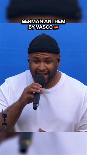Vasco José Mano from @thevoiceofgermany sings the German Anthem 🇩🇪 Tune in to #ELFCG25 #SRGvsVIK now. Link in bio. The Voice of Germany“ am 25. September auf Joyn und ProSieben und 26. September auf Joyn und in SAT.1. | ELF European League of Football
