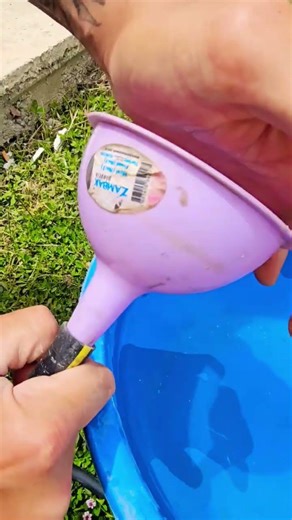 Clever solution ! A smart garden hack with a funnel and hose #diy #gardeninghacks #lifehacks
