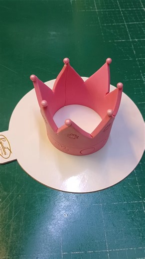 How to make a fondant crown / crown cake / cake topper #fondant #crown #cake #topper