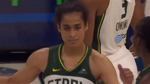 Skylar Diggins pulls disrespectful move on Lynx court after win