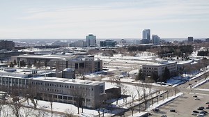[Visite guidée – Deuxième partie] 🎥🌟 Dans cette deuxième partie de notre visite du campus de l'Université Laval, parcourez les pavillons d'enseignement et de recherche, véritable cœur d'activité pour nos étudiants dans chaque domaine. L'Université Laval vous propose un environnement d'études et de recherche stimulant à la pointe de la technologie. | Université Laval